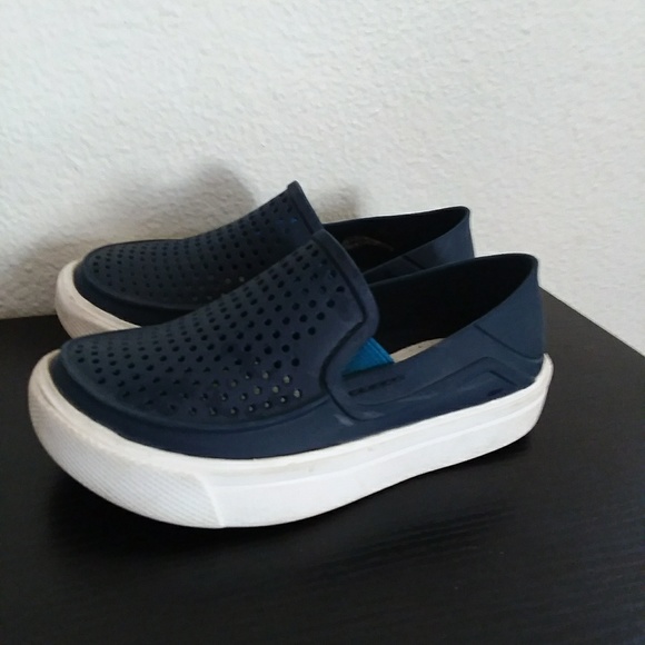 crocs waterproof shoes